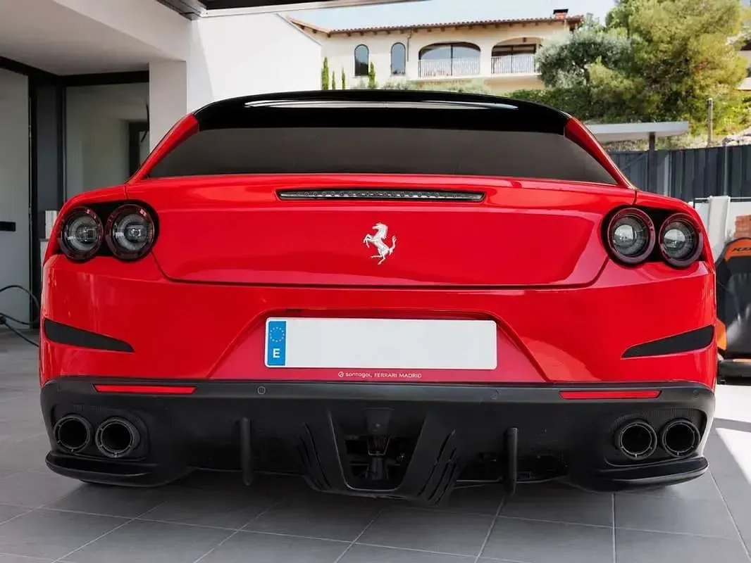 Usado Ferrari GTC4Lusso 689 CV (506 kW) 2020 Rojo Familiar