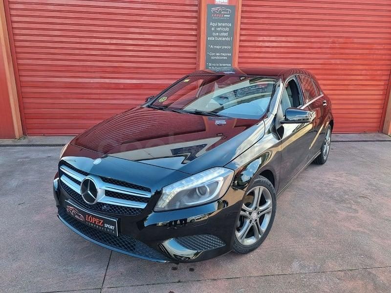 Usado Mercedes A180 Urban 109 CV (80 kW) 2013 Negro Berlina
