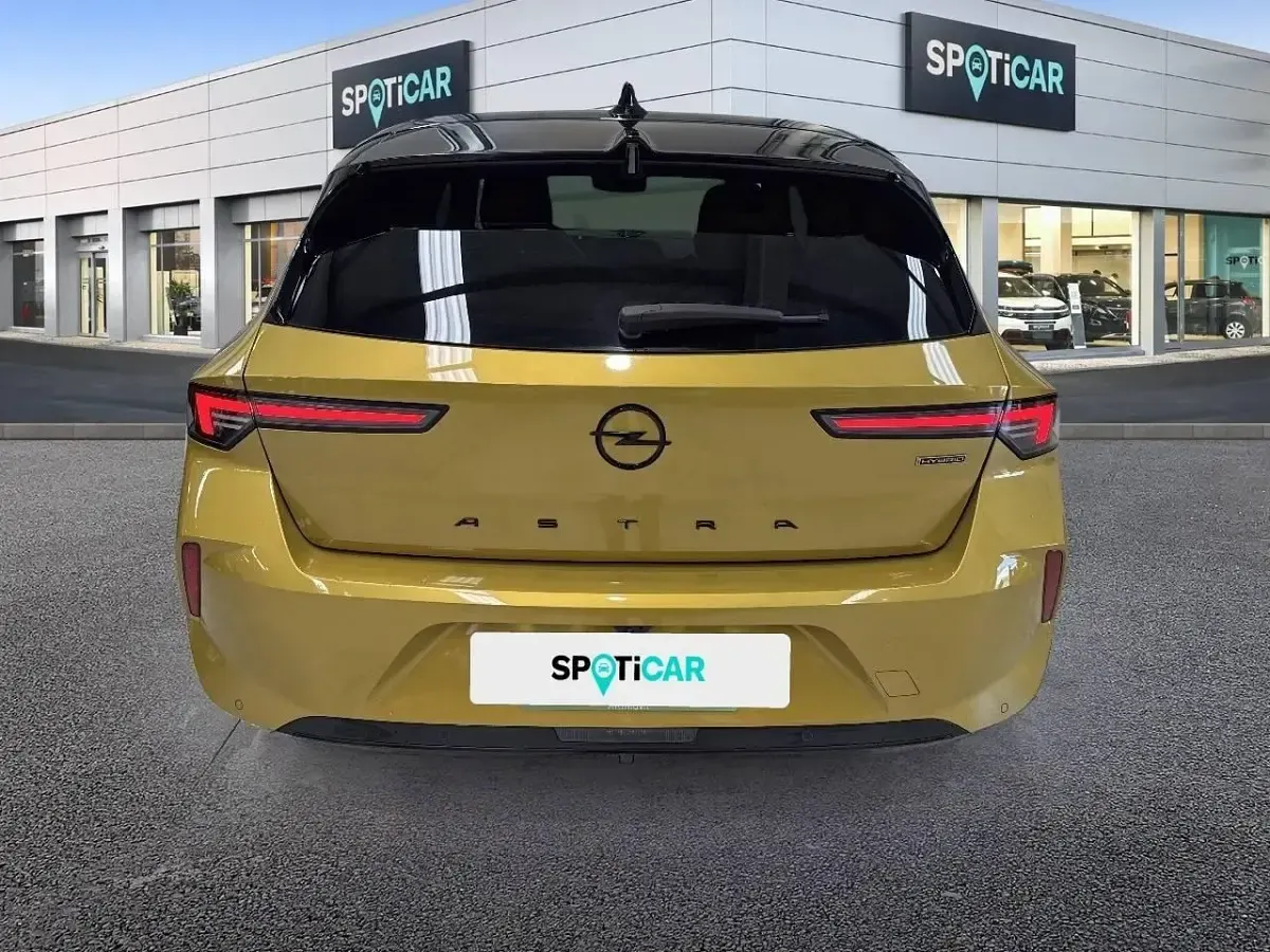 Usado Opel Astra 180 CV (132 kW) 2025 Utilitario