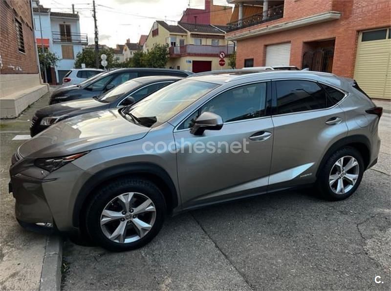 Gris / plata Usado 2014 Lexus NX300h Luxury Line SUV | 16.950 € - Imagen 1/4