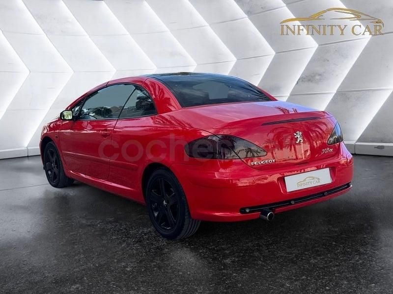Usado Peugeot 307 CC 143 CV (105 kW) 2005 Rojo Descapotable