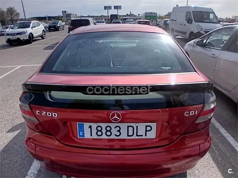 Usado Mercedes C200 122 CV (89 kW) 2005 Granate Berlina