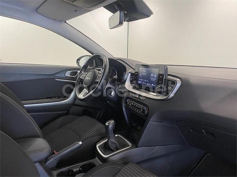 Usado Kia Ceed 100 CV (73 kW) 2024 Rojo Utilitario