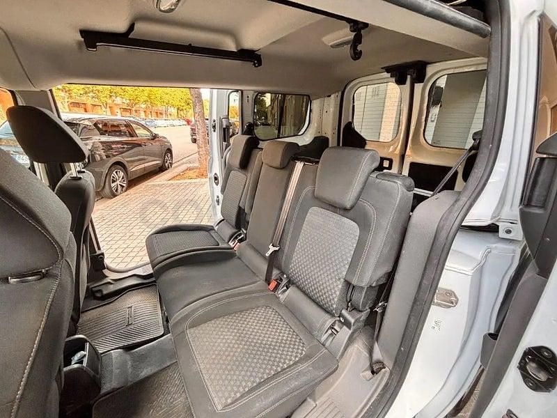 Usado Ford Grand Tourneo Connect Trend 120 CV (88 kW) 2022 Blanco Monovolumen