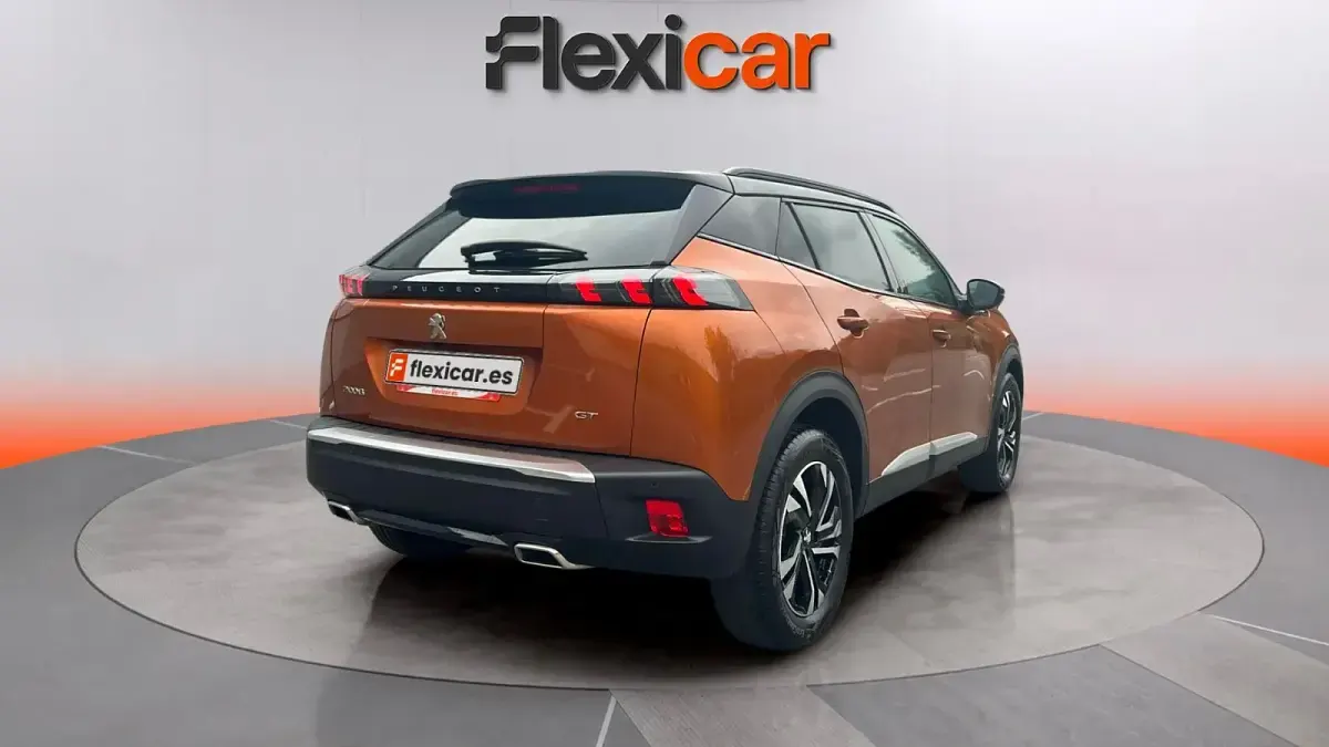 Usado Peugeot 2008 GT-line 131 CV (96 kW) 2023 Naranja SUV