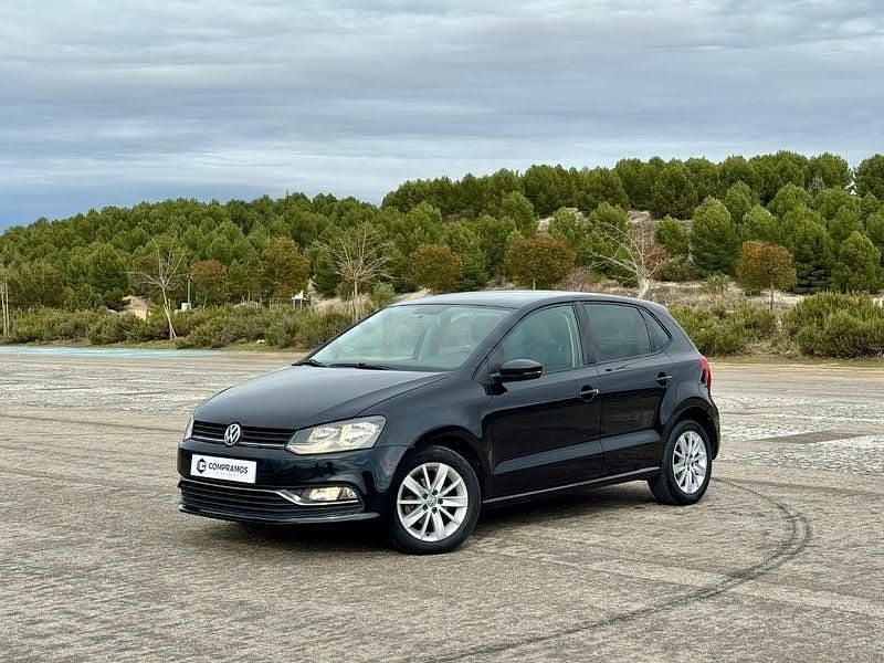 Usado VW Polo Sportline 90 CV (66 kW) 2015 Negro Berlina