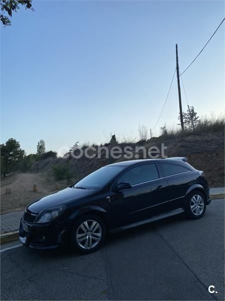 Negro Usado 2009 Opel Astra GTC Sport Berlina | 4100 € (Precio justo) - Imagen 1/4