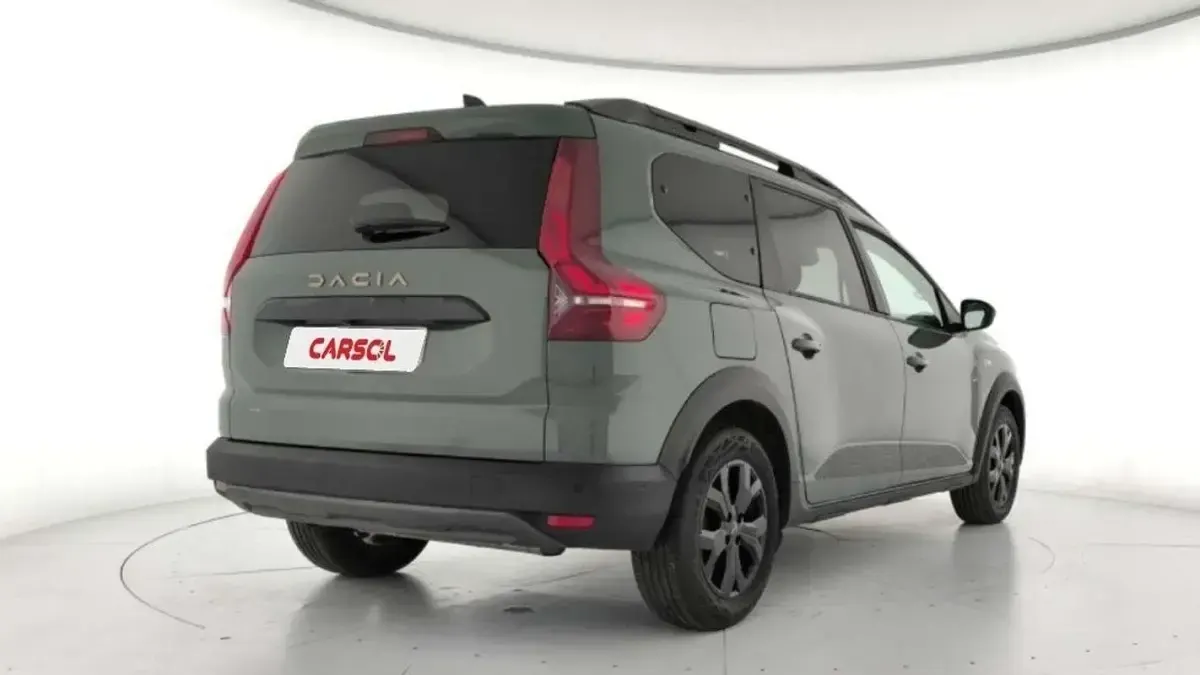 Usado Dacia Jogger Extreme 99 CV (72 kW) 2025 Verde Monovolumen