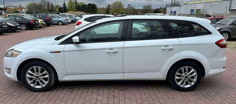 Usado Ford Mondeo Trend 140 CV (102 kW) 2009 Blanco Familiar