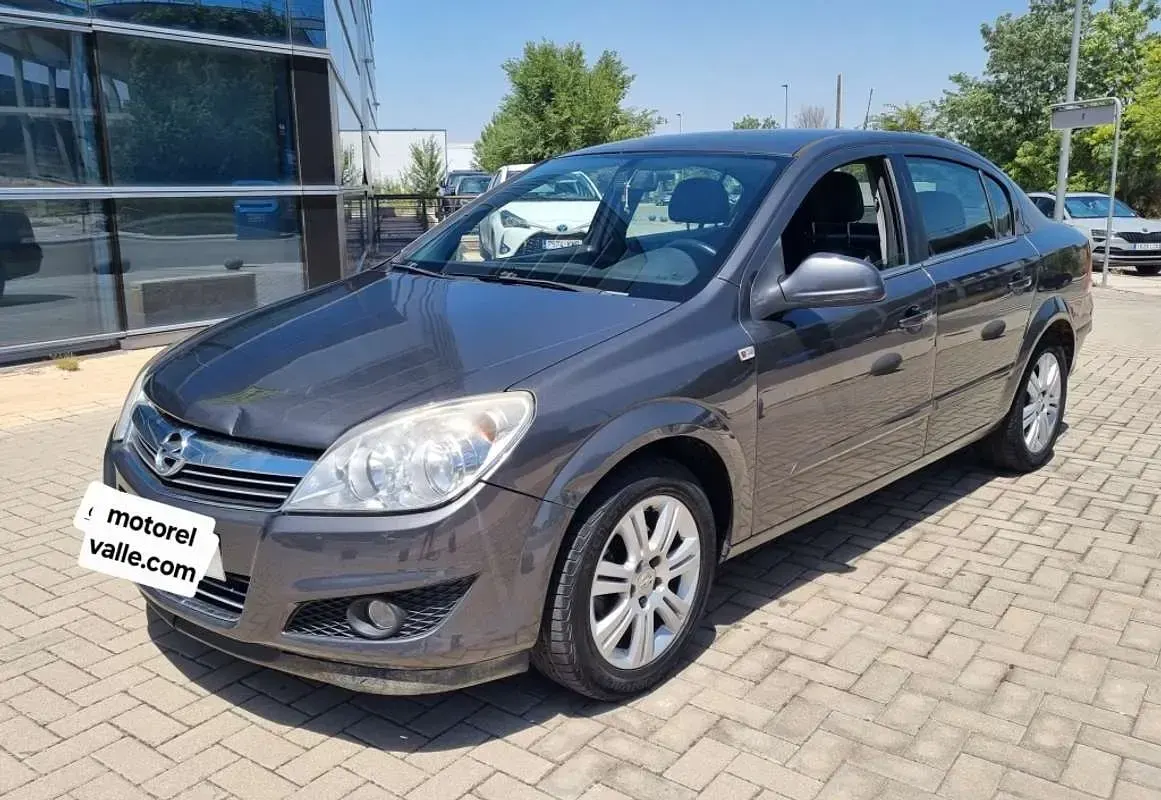 Usado Opel Astra Edition 110 CV (80 kW) 2009 Marrón Berlina
