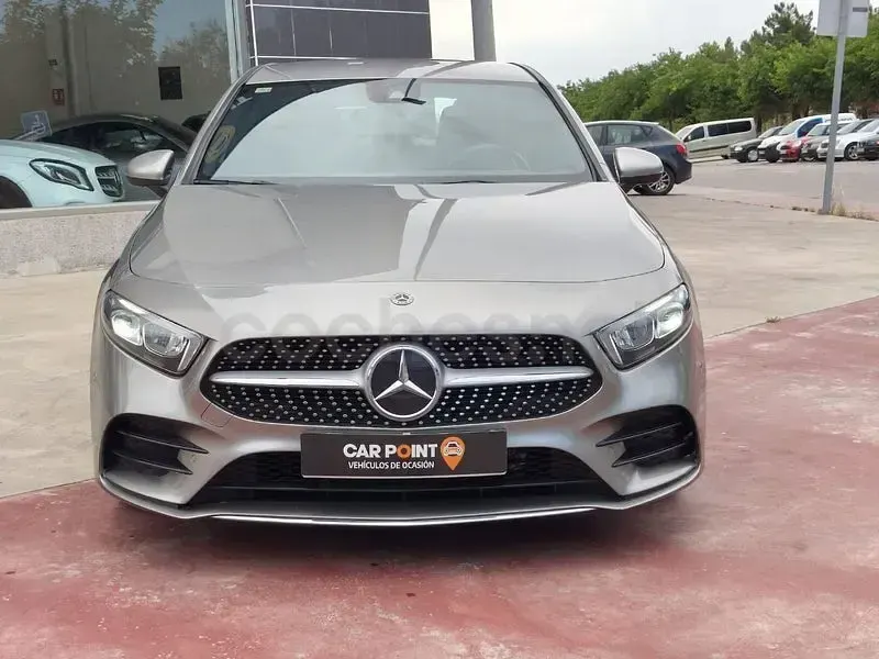 Usado Mercedes A180 116 CV (85 kW) 2020 Beige Berlina