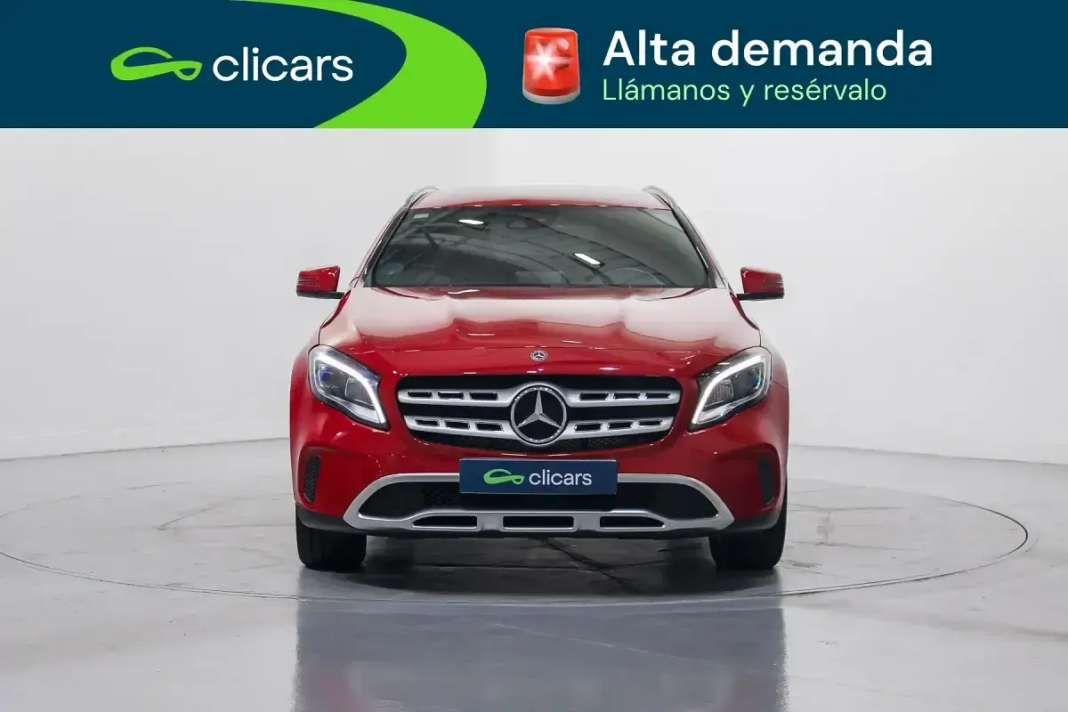 Usado Mercedes GLA180 122 CV (89 kW) 2019 Rojo SUV