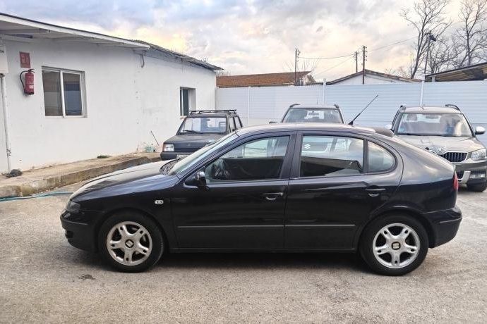 Usado Seat Leon 110 CV (80 kW) 2002 Negro Berlina