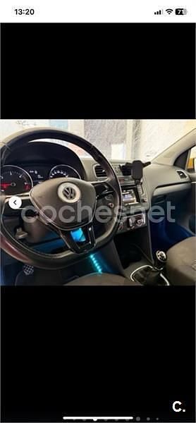 Usado VW Polo Advance 90 CV (66 kW) 2014 Amarillo Berlina