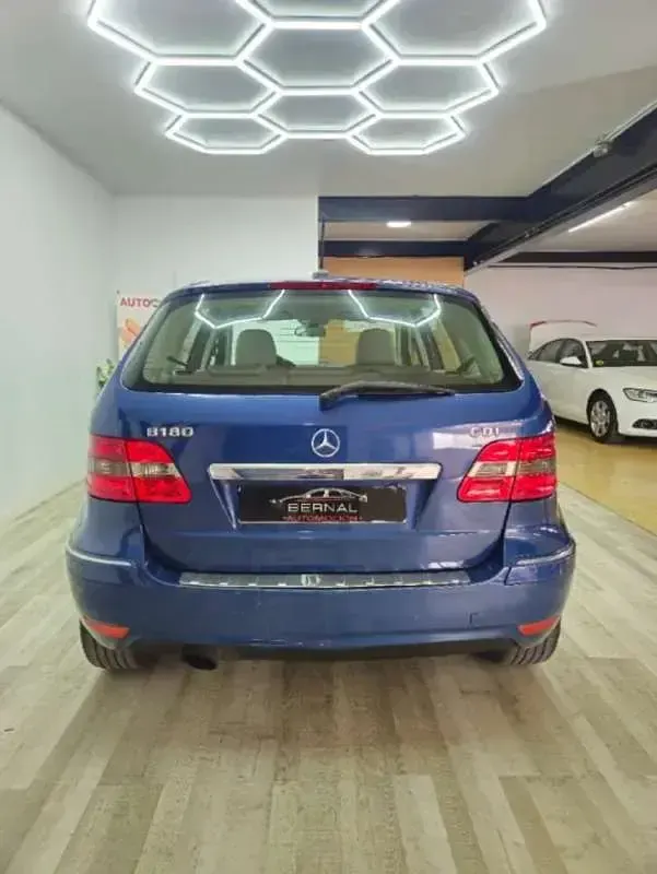 Usado Mercedes B180 109 CV (80 kW) 2010 Azul Monovolumen