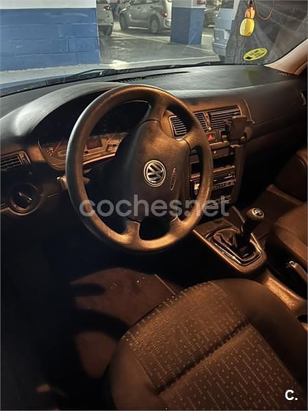 Usado VW Golf IV Conceptline 105 CV (77 kW) 2002 Gris / plata Berlina