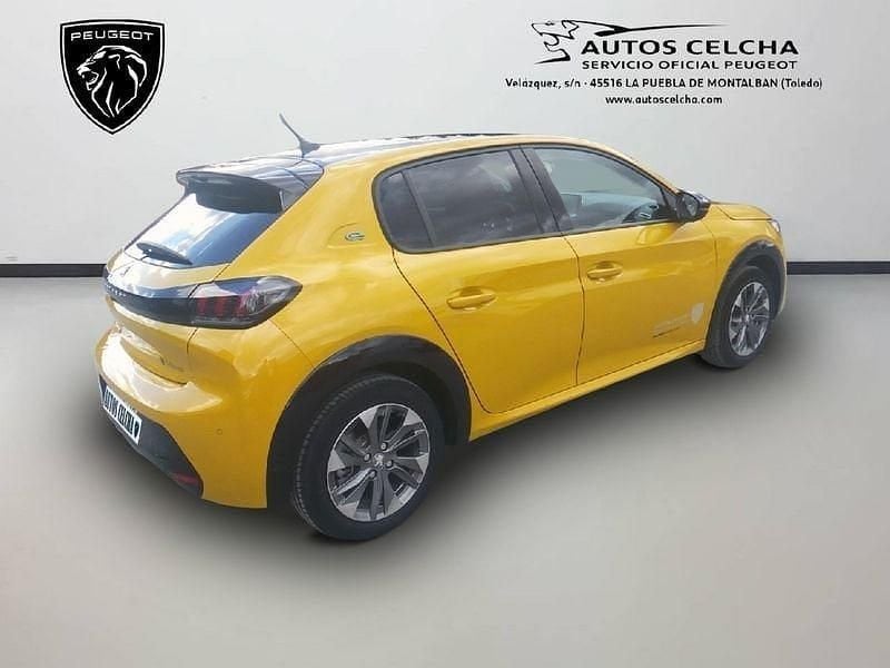 Usado Peugeot e-208 Allure 100 kW (136 CV) 2022 Amarillo Utilitario