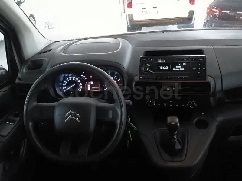 Usado Citroën Berlingo Feel 102 CV (75 kW) 2022 Blanco Monovolumen