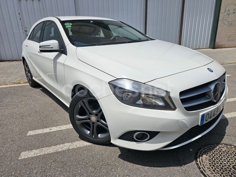 Usado Mercedes A180 Urban 109 CV (80 kW) 2013 Blanco Berlina