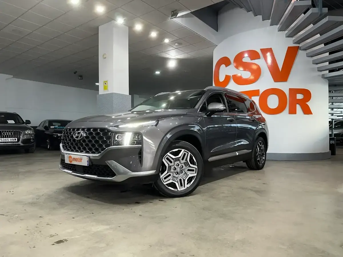 Usado Hyundai Santa Fe Style 265 CV (194 kW) 2023 Gris / plata SUV