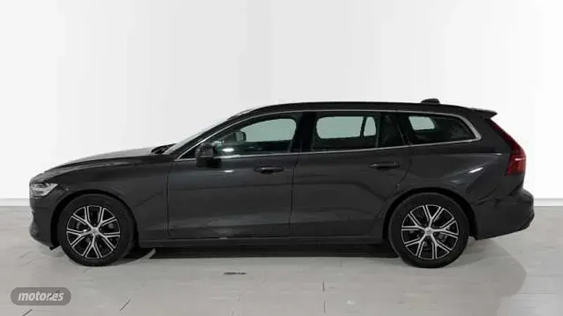 Usado Volvo V60 Core 2025 Gris Familiar