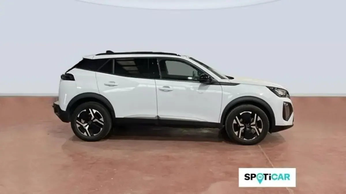 Usado Peugeot 2008 Allure 100 CV (73 kW) 2024 Blanco SUV