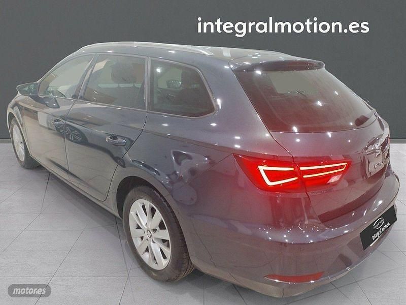 Usado Seat Leon ST 130 CV (95 kW) 2020 Gris Familiar
