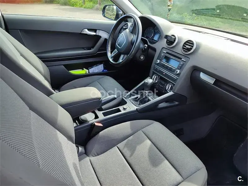 Usado Audi A3 Ambition 105 CV (77 kW) 2010 Gris / plata Utilitario