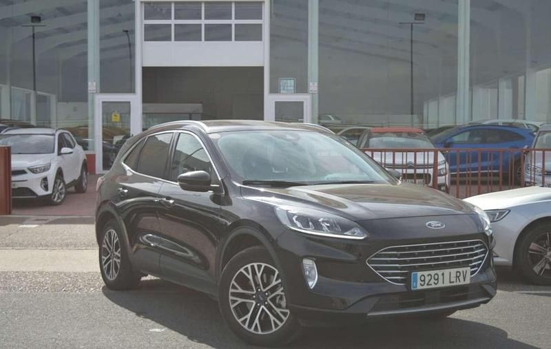 Usado Ford Kuga Titanium 225 CV (165 kW) 2021 Negro SUV