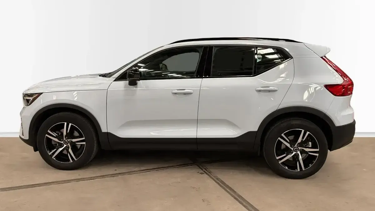 Usado Volvo XC40 Plus 163 CV (119 kW) 2025 Negro SUV