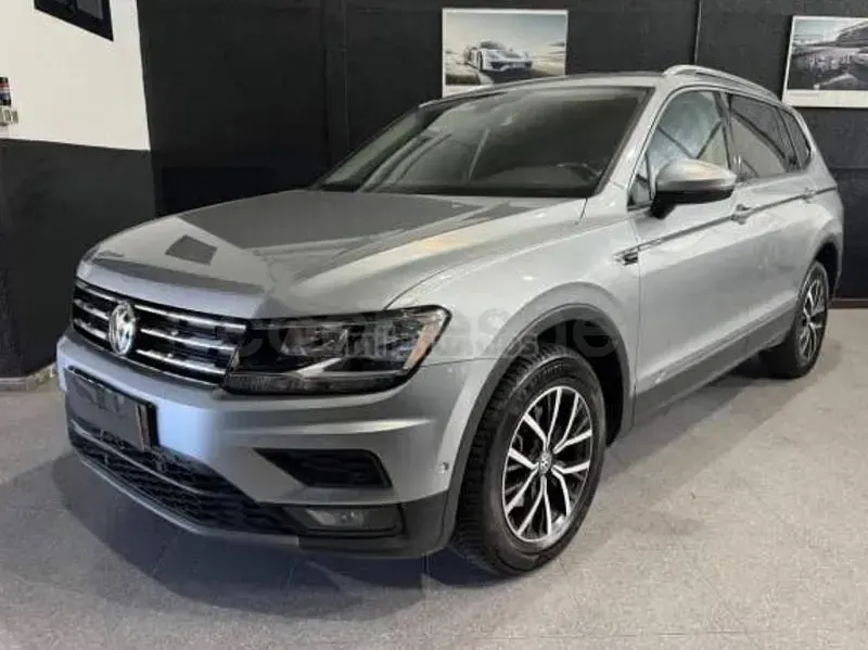 Usado VW Tiguan Allspace Advance 150 CV (110 kW) 2020 Gris / plata SUV