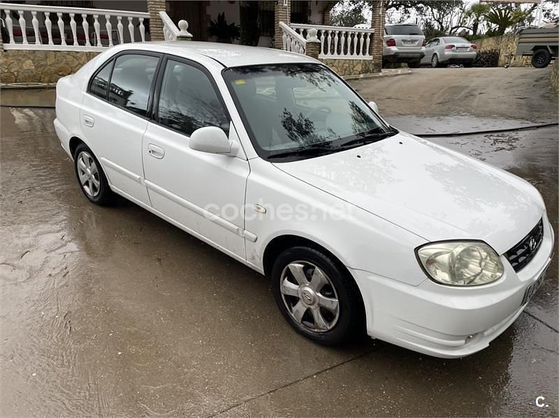 Usado Hyundai Accent GLS 112 CV (82 kW) 2005 Blanco Berlina