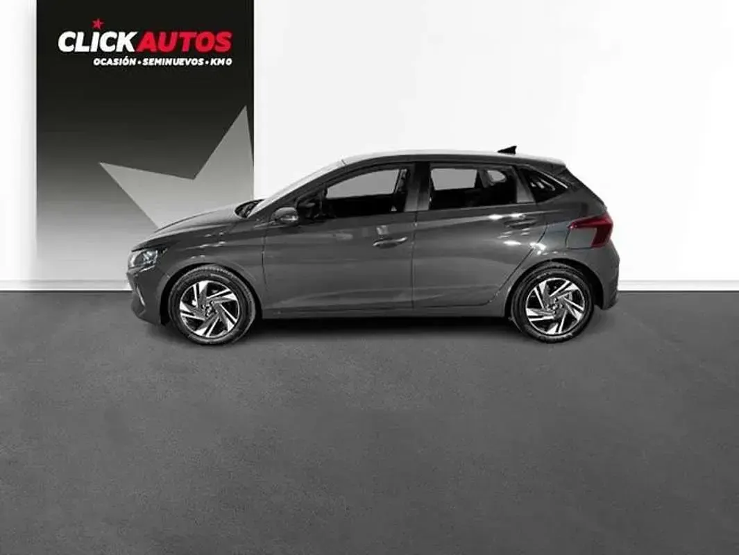 Usado Hyundai i20 84 CV (61 kW) 2024 Gris Utilitario
