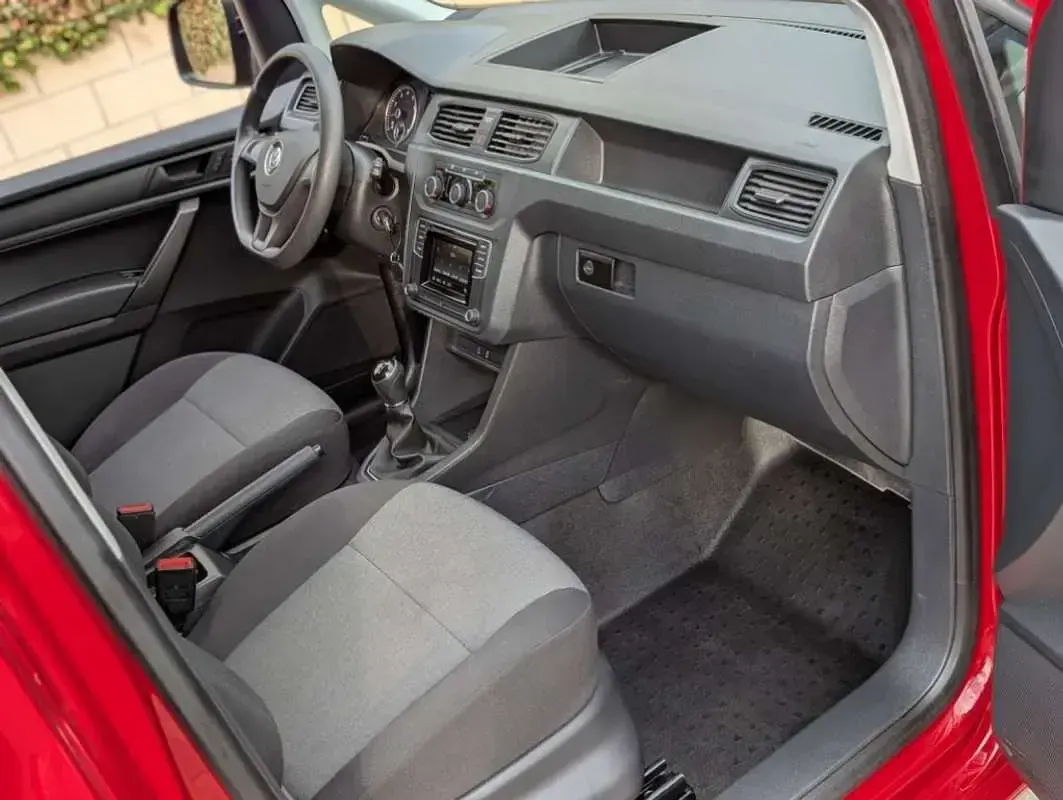 Usado VW Caddy 110 CV (80 kW) 2020 Rojo Monovolumen