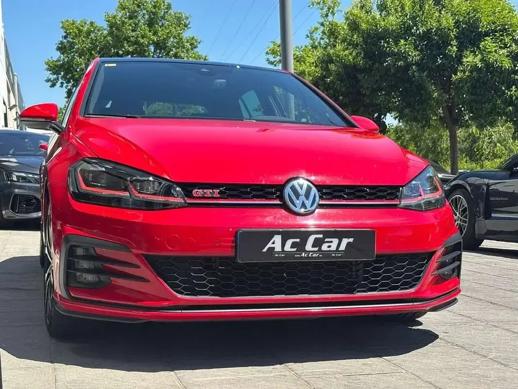 Usado VW Golf VII GTI 245 CV (180 kW) 2019 Rojo Utilitario