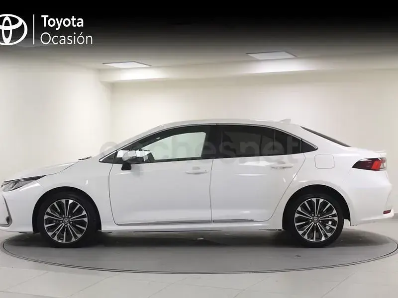 Usado Toyota Corolla Style 140 CV (102 kW) 2024 Blanco Berlina