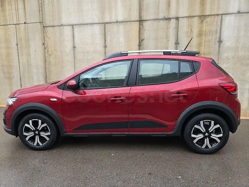 Usado Dacia Sandero Essentiel 101 CV (74 kW) 2021 Granate Berlina