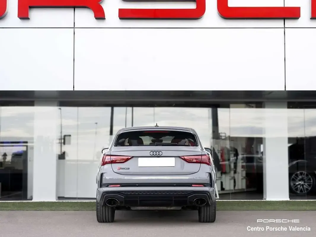 Usado Audi RS Q3 Sportback Ambiente 400 CV (294 kW) 2023 Gris SUV