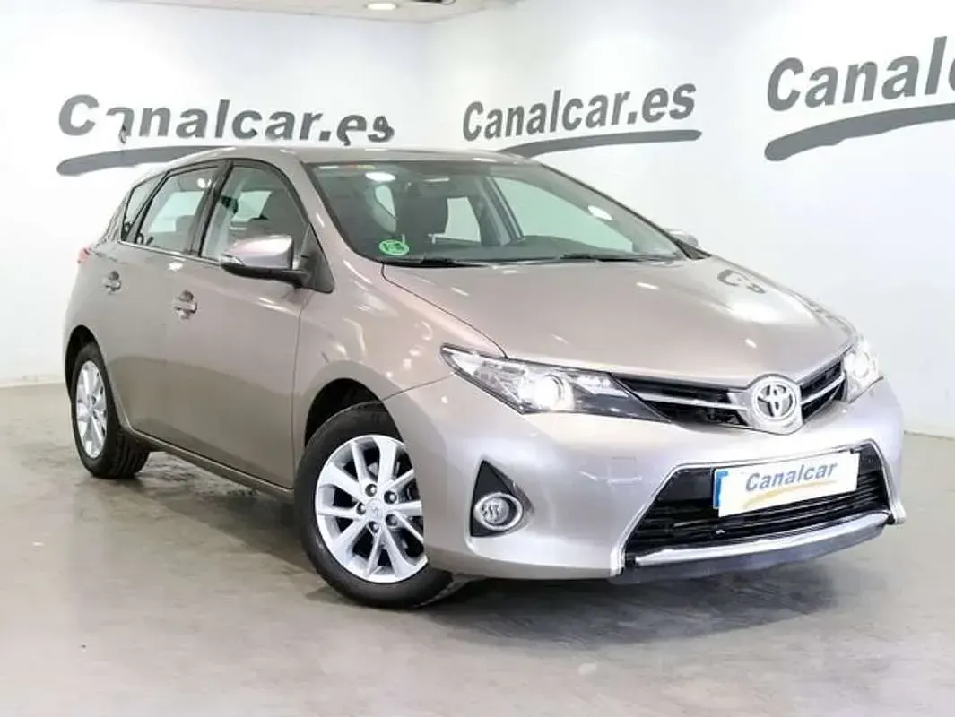 Usado Toyota Auris Active 132 CV (97 kW) 2015 Blanco Utilitario