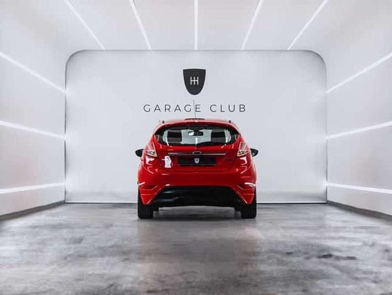 Usado Ford Fiesta Sport 125 CV (91 kW) 2015 Rojo Utilitario