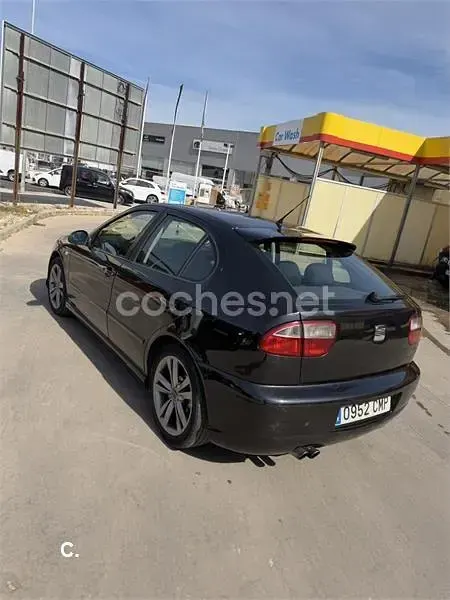 Usado Seat Leon FR 150 CV (110 kW) 2003 Negro Utilitario