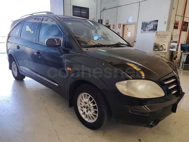Usado SsangYong Rodius 165 CV (121 kW) 2005 Negro Monovolumen