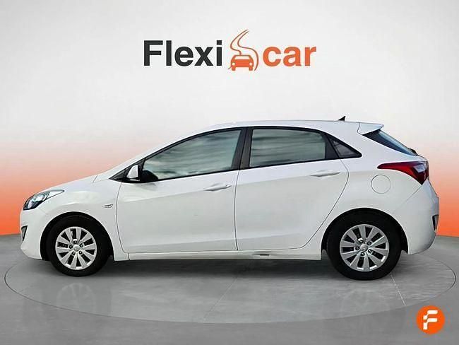 Usado Hyundai i30 100 CV (73 kW) 2016 Blanco Berlina