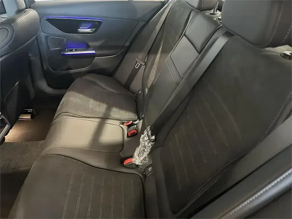 Usado Mercedes C200 163 CV (119 kW) 2025 Negro Berlina