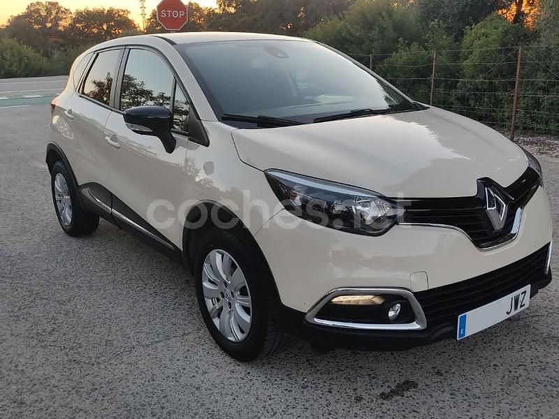 Usado Renault Captur Zen 90 CV (66 kW) 2017 Beige SUV