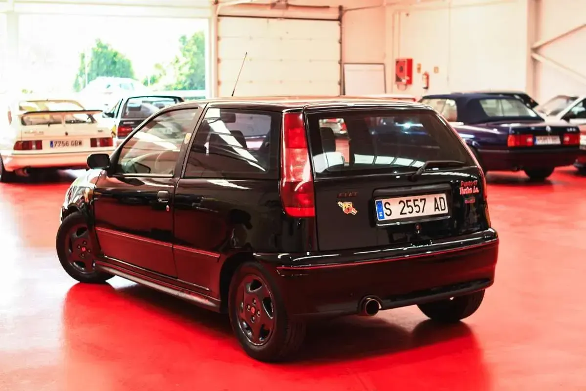 Usado Fiat Punto 136 CV (100 kW) 1994 Negro Utilitario