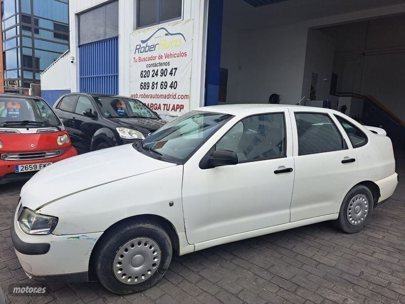 Blanco Usado 2000 Seat Cordoba Berlina | 799 € - Imagen 1/4