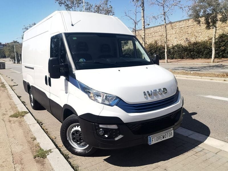Usado Iveco Daily 136 CV (100 kW) 2019 Blanco Van