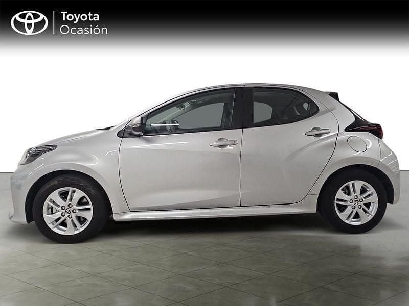 Usado Toyota Yaris Business Edition 116 CV (85 kW) 2022 Gris Utilitario