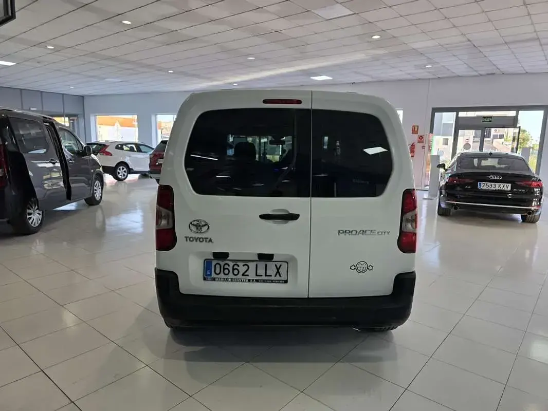 Usado Toyota Proace City City 102 CV (75 kW) 2021 Blanco Monovolumen
